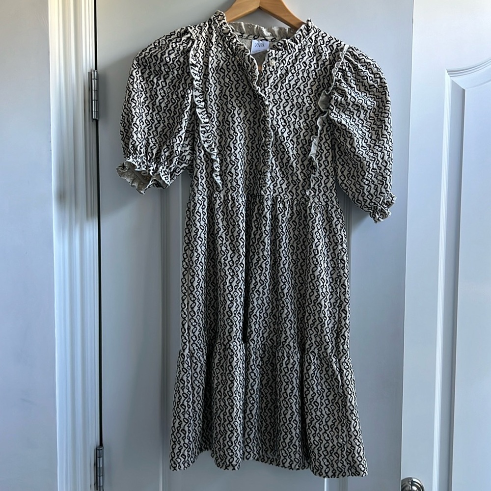 Zara girls beautiful detailed dress size 13-14 excellent condition